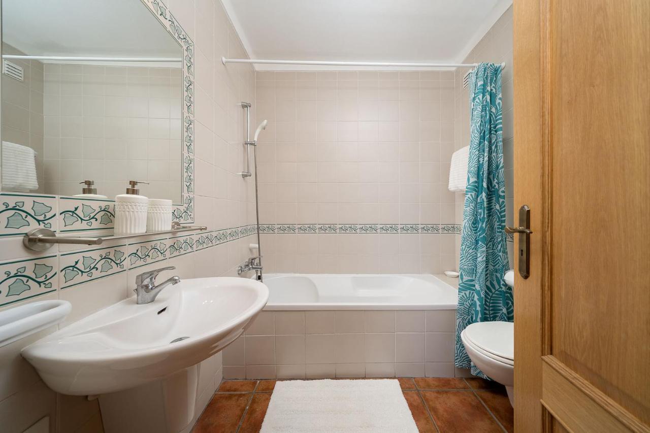 Family Holiday - Centrally Located - Vale De Parra Apartment